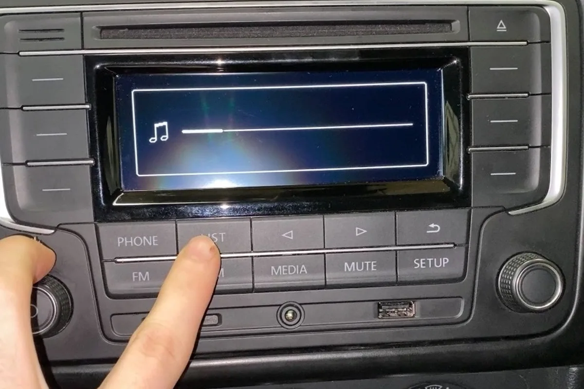 Магнитола RCD 230G в Volkswagen Polo седан