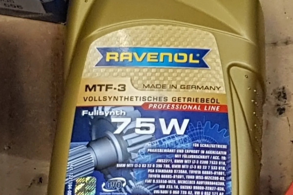 Литровая бутылка масла Ravenol MTF-3 75W для МКПП