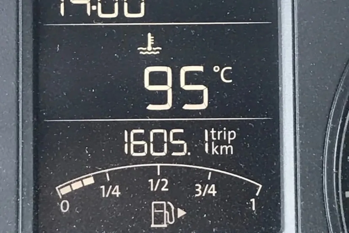 Приборная панель Volkswagen Polo седан: температура 95 °C