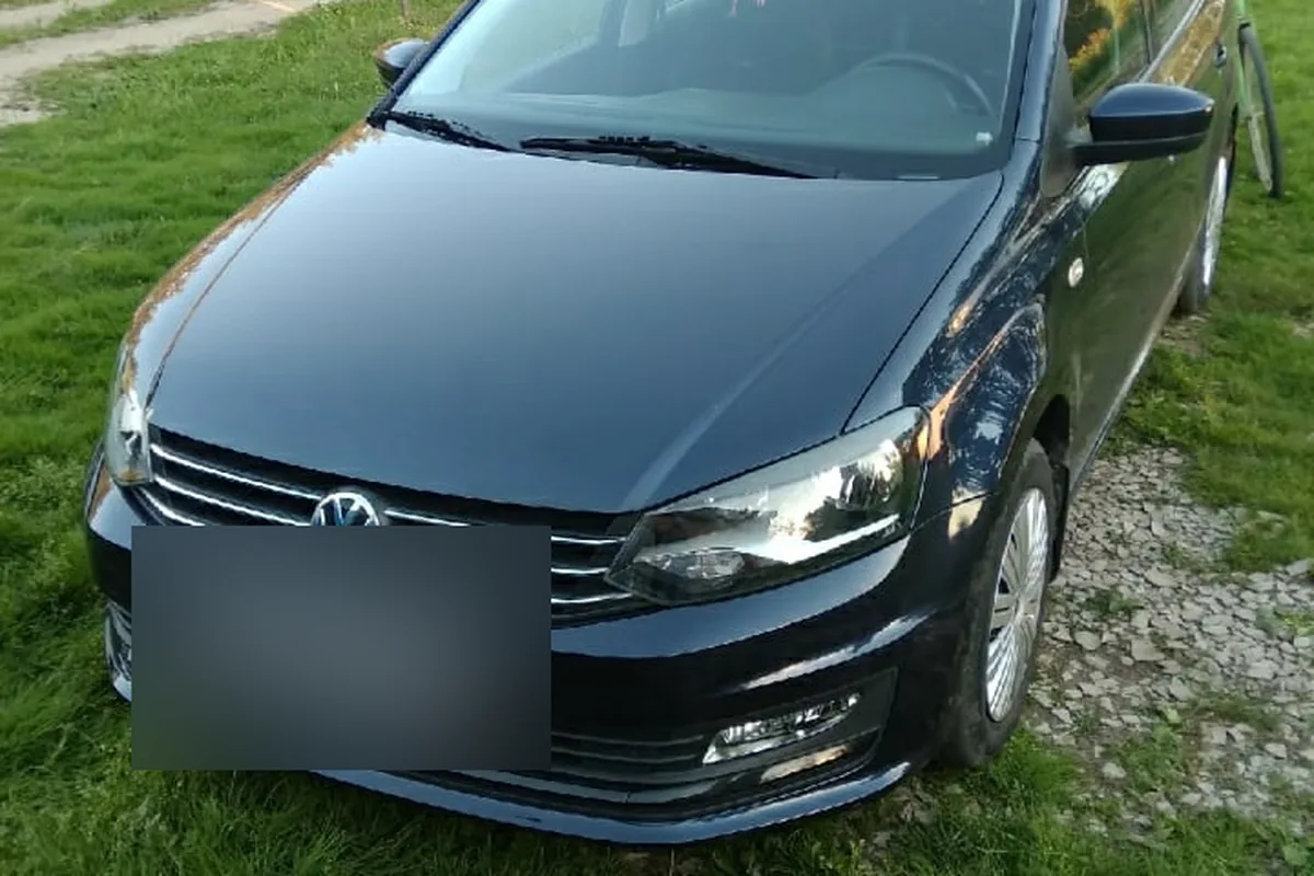 Тёмно-серый Volkswagen Polo седан 2017 года после рестайлинга