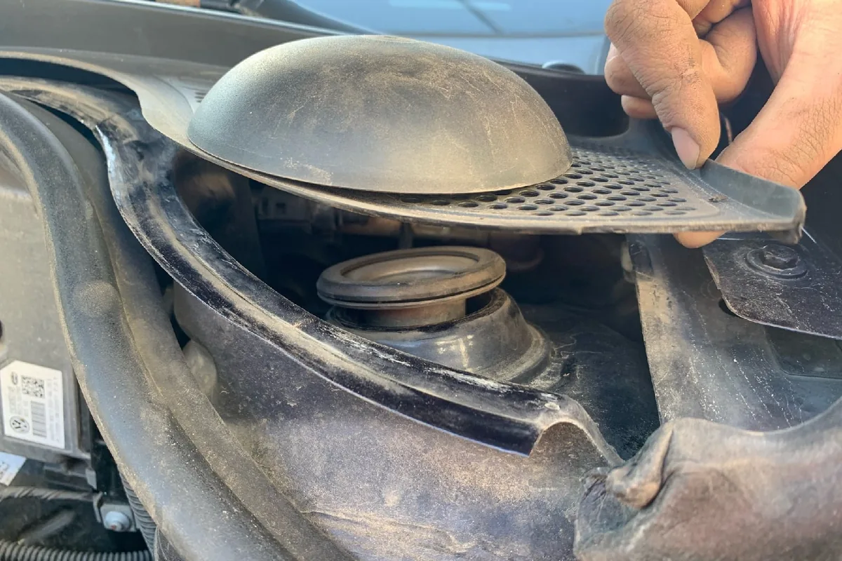Чашка опоры стойки под капотом Volkswagen Polo