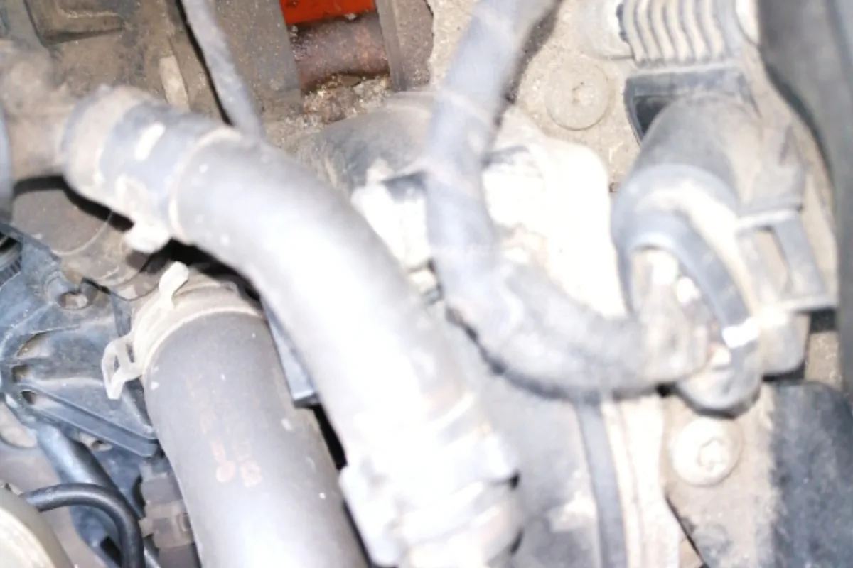 Следы антифриза в районе помпы Volkswagen Polo