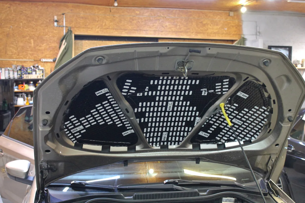 Шумоизоляция капота Volkswagen Polo седан