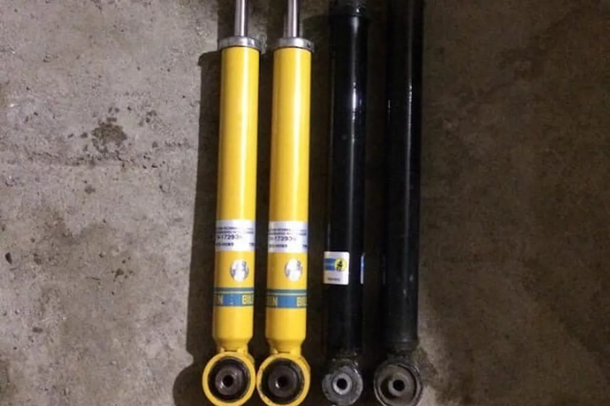 Задние амортизаторы Bilstein B4 и штатные для Volkswagen Polo