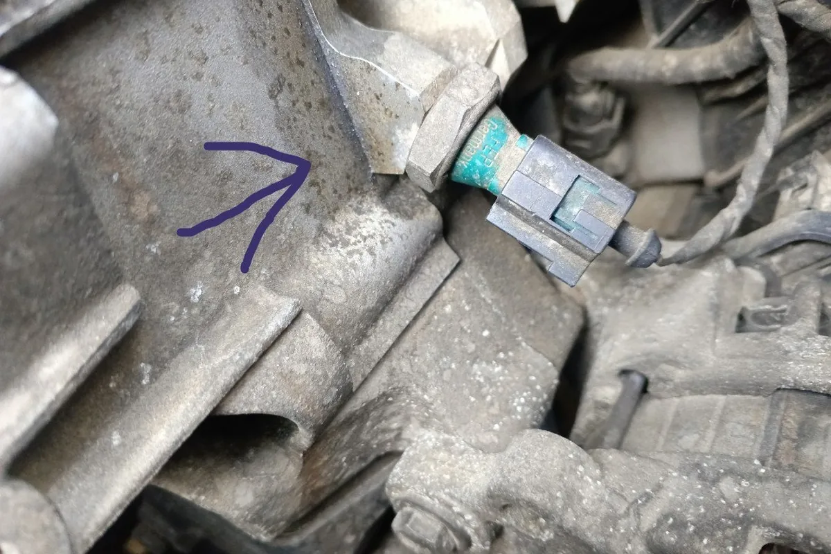 Запотевание масла у головки блока Volkswagen Polo
