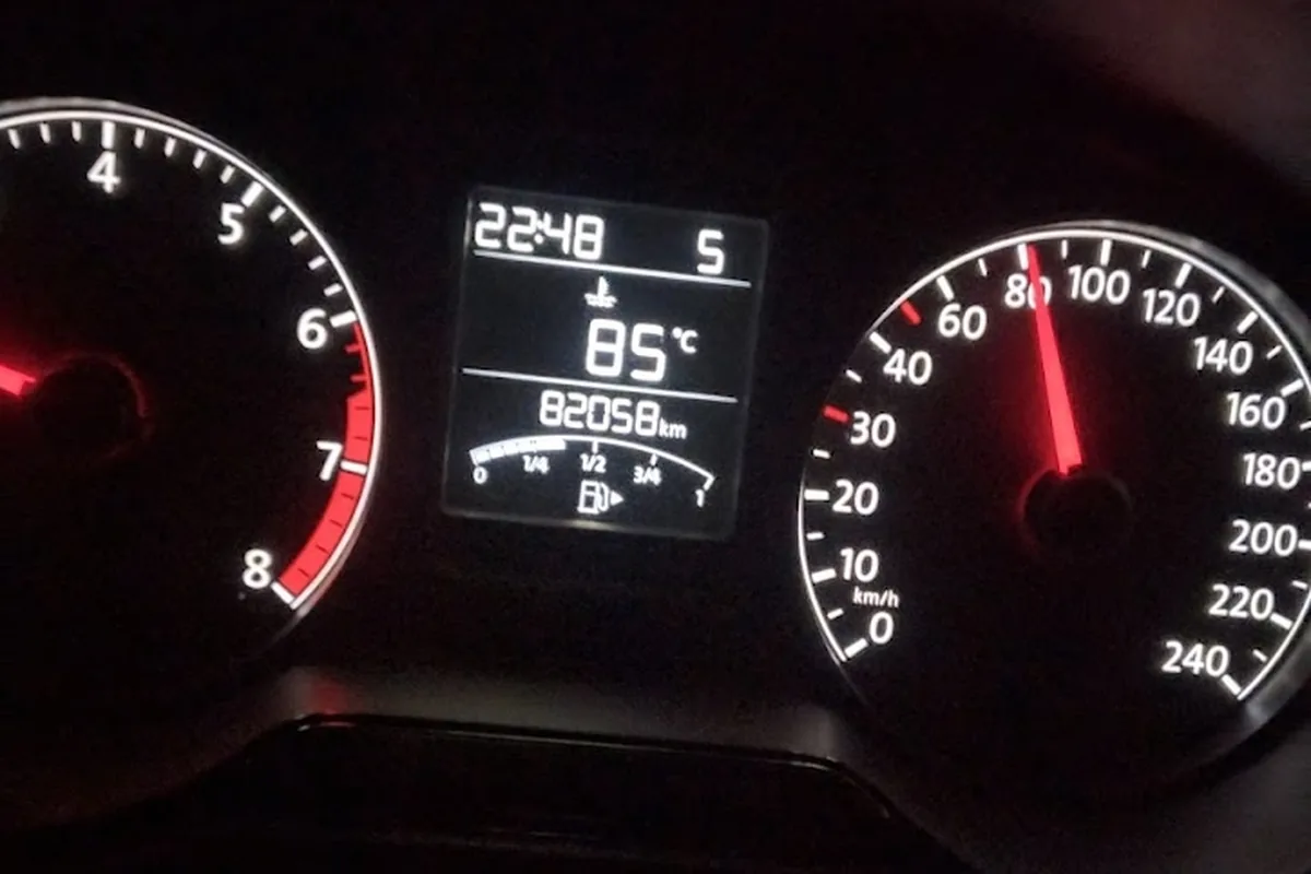 Температура 85 градусов на приборке Volkswagen Polo