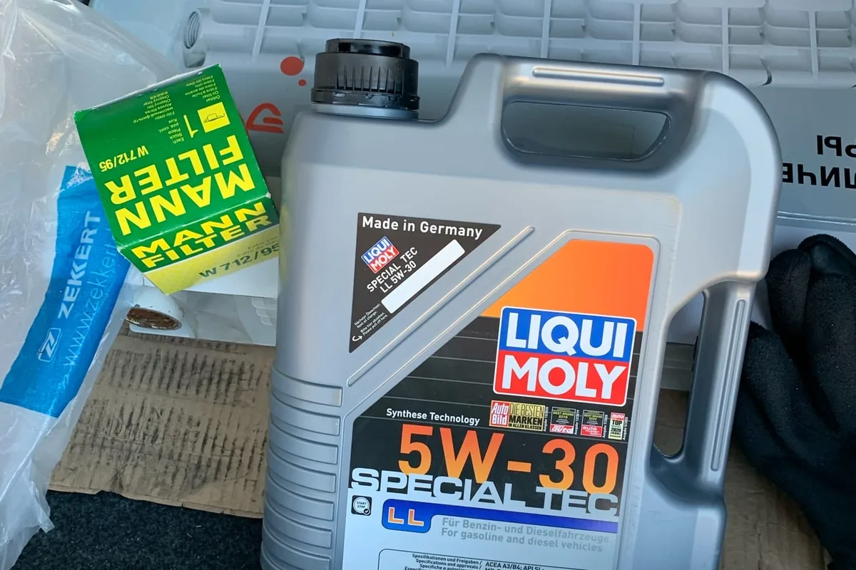 Масло Liqui Moly 5W-30 и фильтр MANN к очередному ТО