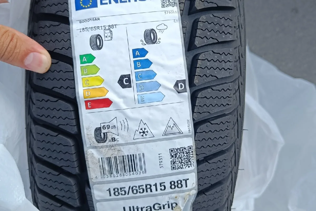 Этикетка новой зимней шины 185/65 R15 Goodyear UltraGrip Ice 2