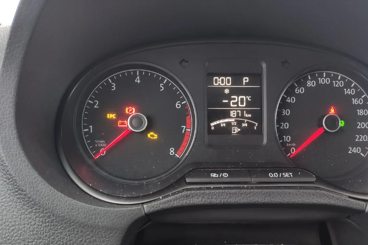 Приборная панель Volkswagen Polo седан при −20