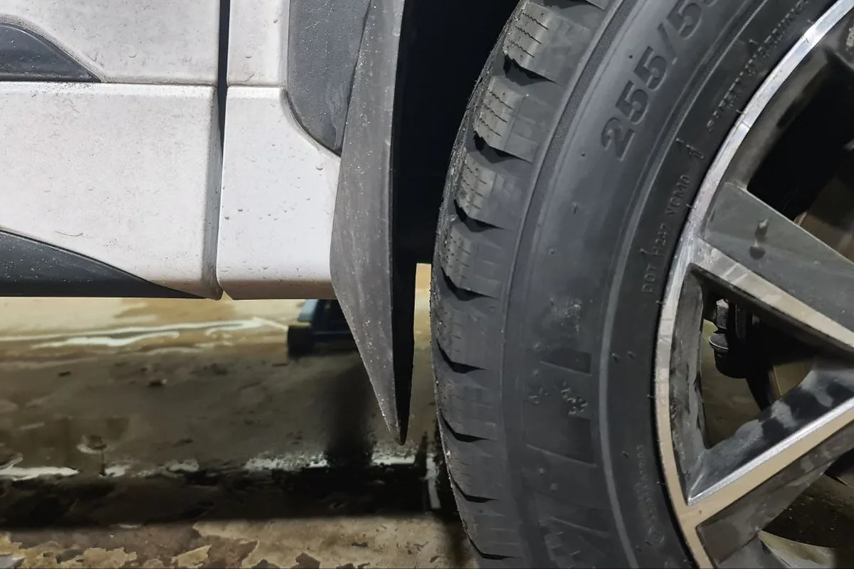 Зазор между шиной 255/55 R19 и брызговиком