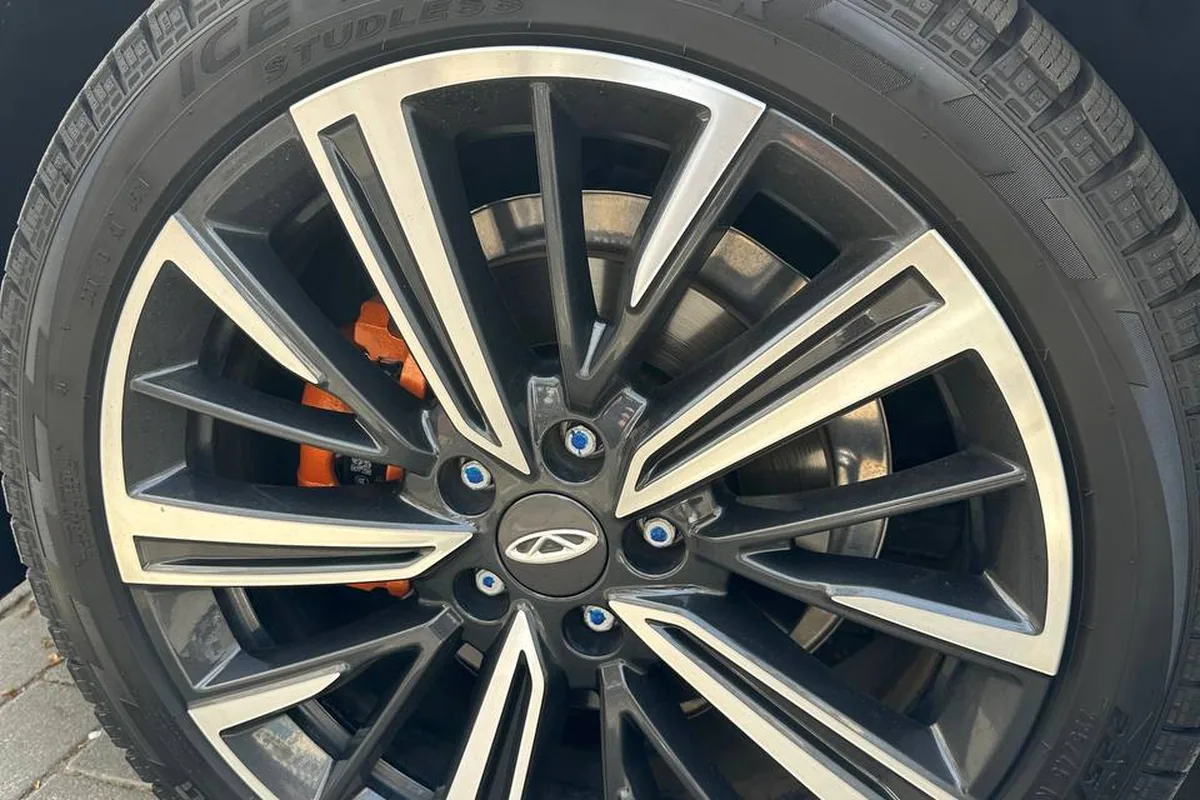 Колесо Arrizo 8 с Pirelli Ice Zero 225/45 R18